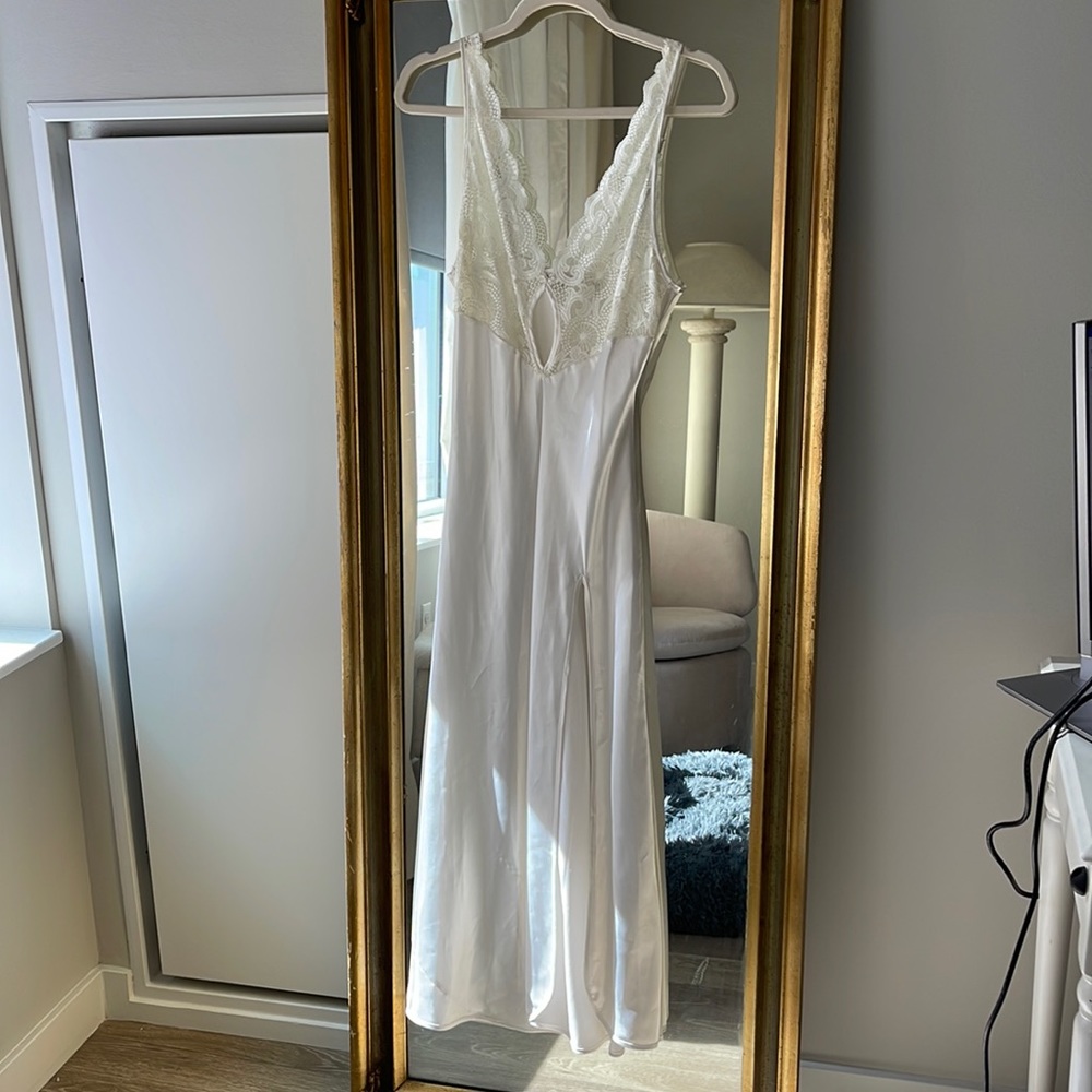 Victoria's Secret Gold Label White Lace Trim Satin Chemise Slip